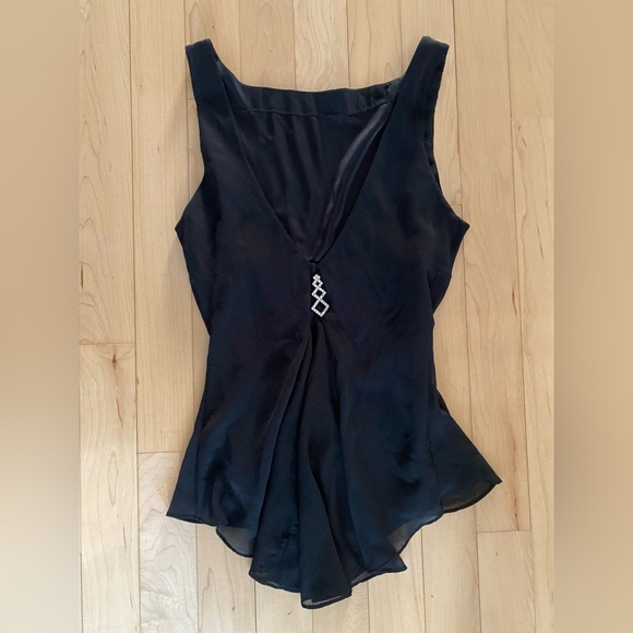 Black top - Picture 1 of 1